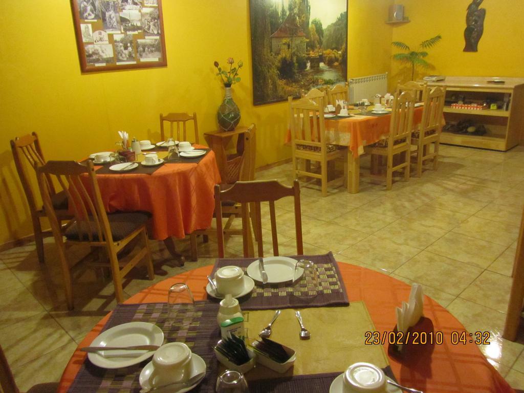 Patagonia Swiss House Hotel Puerto Natales Ngoại thất bức ảnh