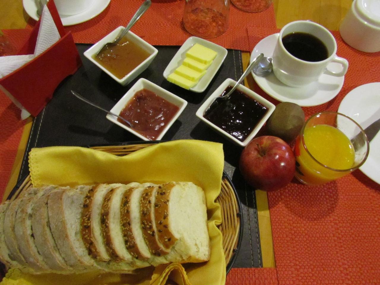 Patagonia Swiss House Hotel Puerto Natales Ngoại thất bức ảnh
